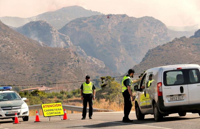 Los bomberos dan por estabilizado el incendio de Llutxent