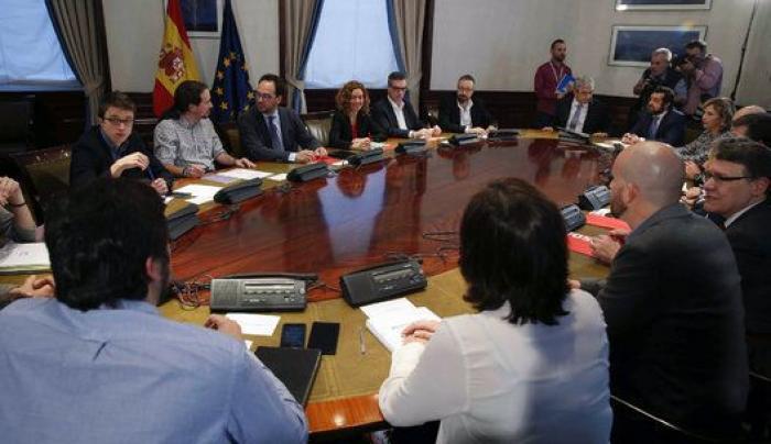 El PSOE: Sigue "vigente" el acuerdo con C's pero es "posible" sumar a Podemos
