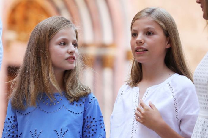 Iñaki López triunfa con su reflexión sobre esta foto de Sofía, Letizia y sus hijas en el mercado