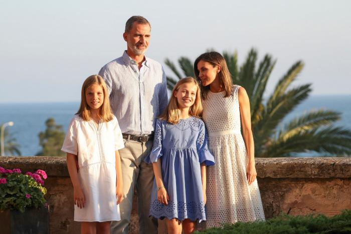 Iñaki López triunfa con su reflexión sobre esta foto de Sofía, Letizia y sus hijas en el mercado
