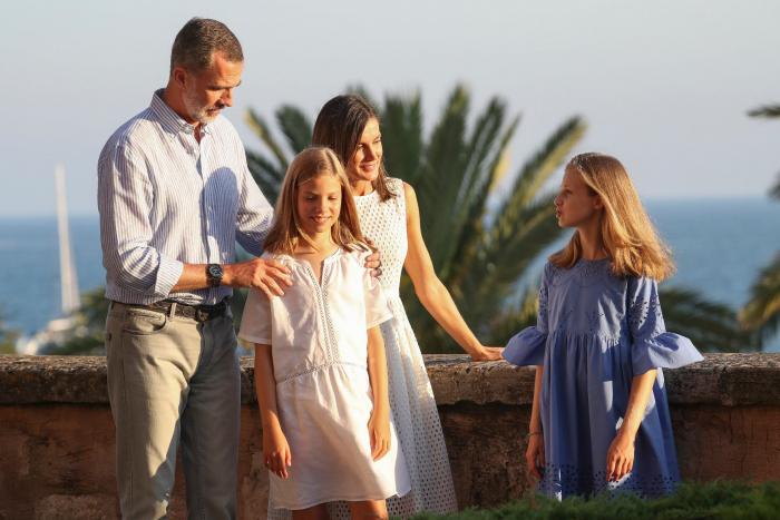 Iñaki López triunfa con su reflexión sobre esta foto de Sofía, Letizia y sus hijas en el mercado