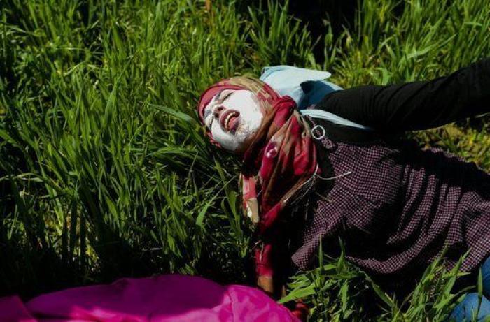 La Guardia fronteriza macedonia reprime con gases un intento de cruzar la frontera por parte de los refugiados