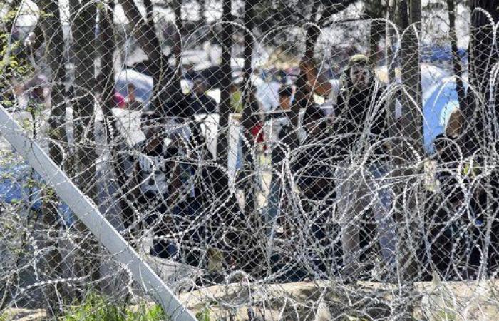 La Guardia fronteriza macedonia reprime con gases un intento de cruzar la frontera por parte de los refugiados