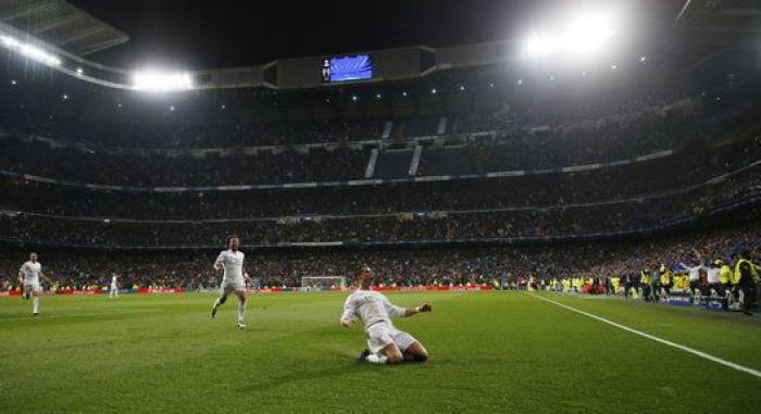 Zidane muestra algo más que emoción tras una jugada de Benzema
