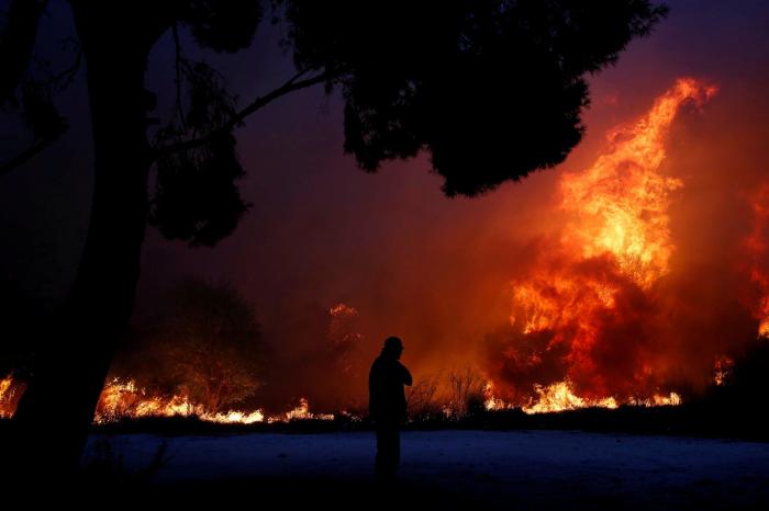 Al menos 80 muertos y 187 heridos en los graves incendios que arrasan Grecia