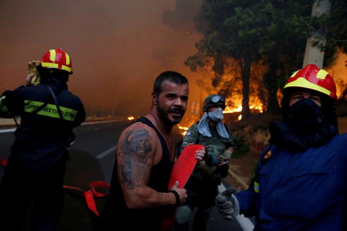 Al menos 80 muertos y 187 heridos en los graves incendios que arrasan Grecia