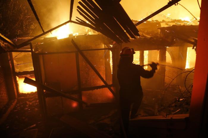 Al menos 80 muertos y 187 heridos en los graves incendios que arrasan Grecia