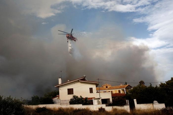 Al menos 80 muertos y 187 heridos en los graves incendios que arrasan Grecia