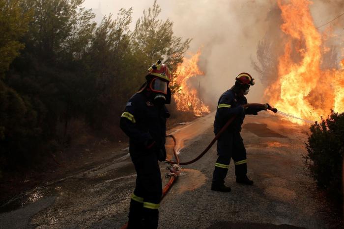 Al menos 80 muertos y 187 heridos en los graves incendios que arrasan Grecia