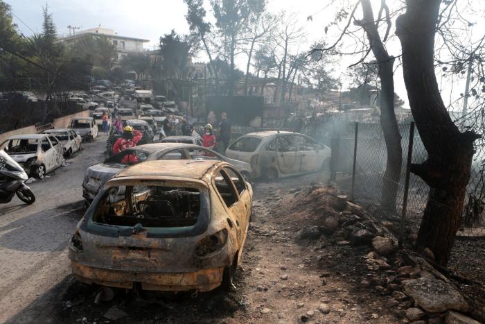 Al menos 80 muertos y 187 heridos en los graves incendios que arrasan Grecia