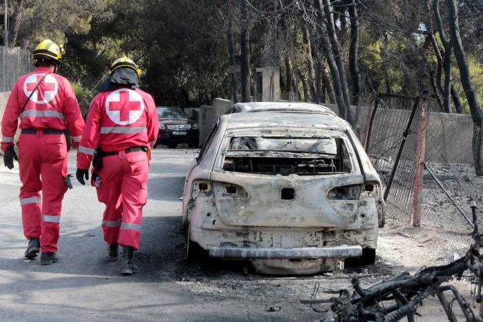 Al menos 80 muertos y 187 heridos en los graves incendios que arrasan Grecia
