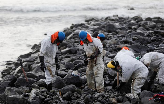 Las claves para entender lo que está pasando con el vertido de Repsol en Perú