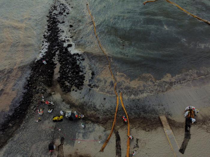 Las claves para entender lo que está pasando con el vertido de Repsol en Perú