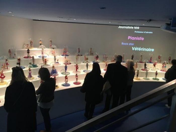 Barbie toma París: una retrospectiva de 700 muñecas inunda el Museo de Artes Decorativas