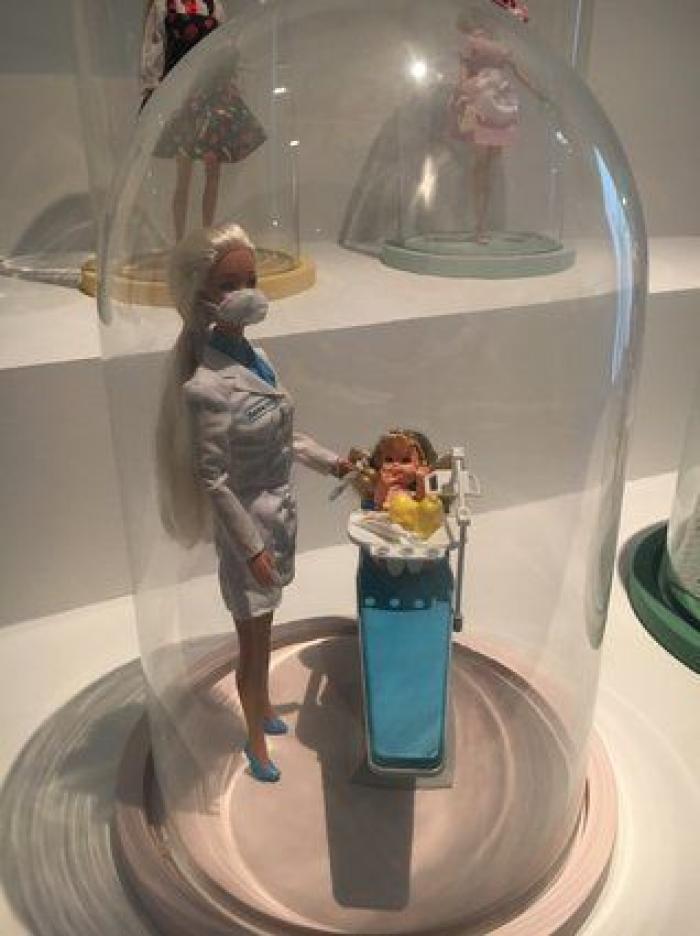 Barbie toma París: una retrospectiva de 700 muñecas inunda el Museo de Artes Decorativas