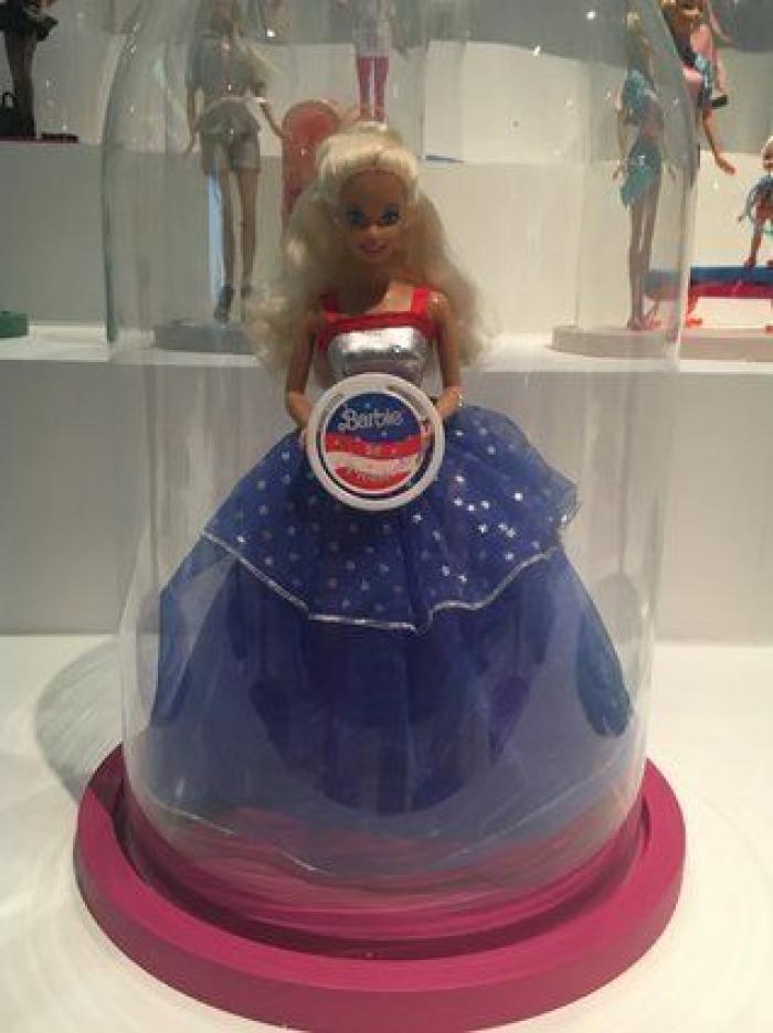 Barbie toma París: una retrospectiva de 700 muñecas inunda el Museo de Artes Decorativas