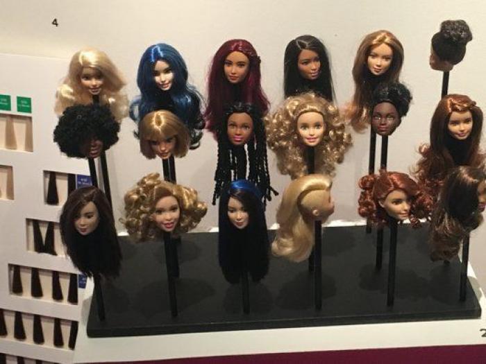 Barbie toma París: una retrospectiva de 700 muñecas inunda el Museo de Artes Decorativas