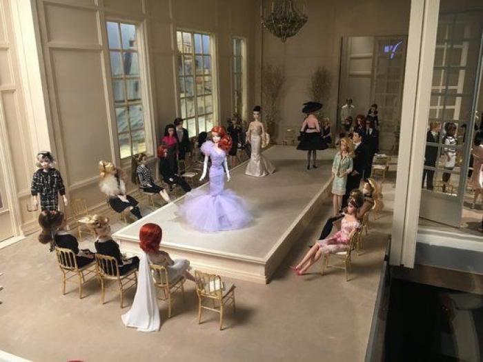 Barbie toma París: una retrospectiva de 700 muñecas inunda el Museo de Artes Decorativas