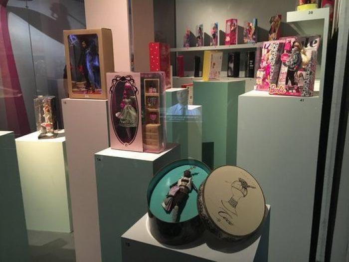 Barbie toma París: una retrospectiva de 700 muñecas inunda el Museo de Artes Decorativas