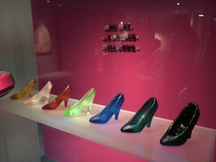 Barbie toma París: una retrospectiva de 700 muñecas inunda el Museo de Artes Decorativas