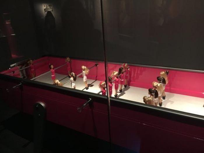 Barbie toma París: una retrospectiva de 700 muñecas inunda el Museo de Artes Decorativas