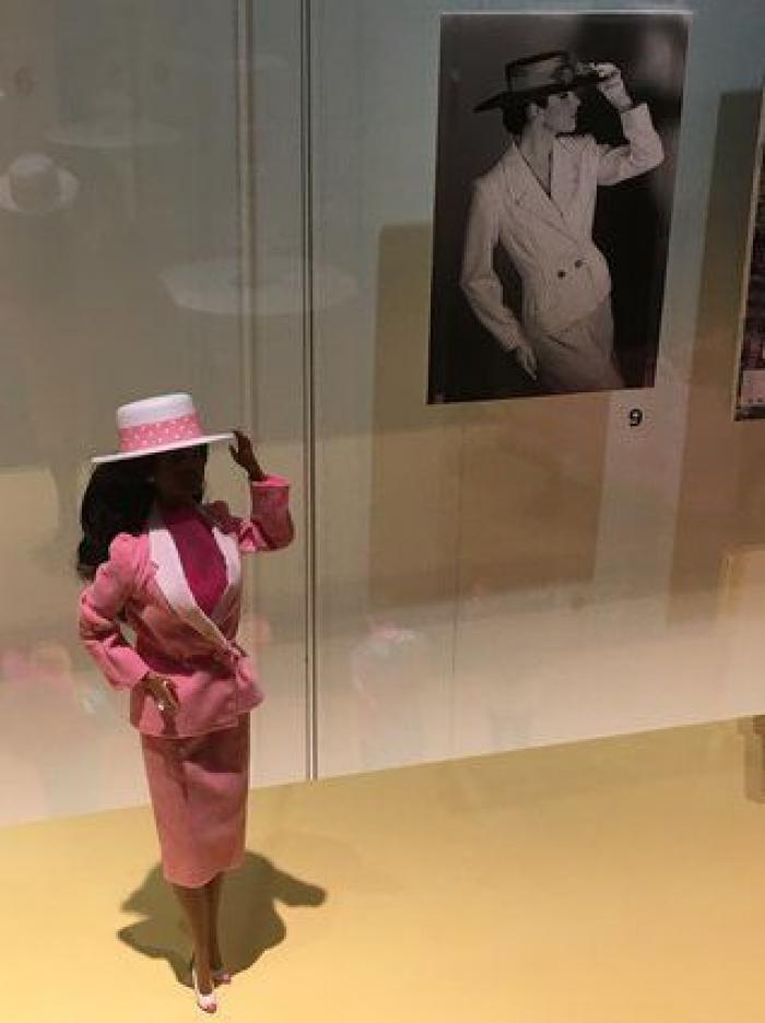 Barbie toma París: una retrospectiva de 700 muñecas inunda el Museo de Artes Decorativas