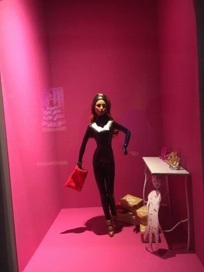 Barbie toma París: una retrospectiva de 700 muñecas inunda el Museo de Artes Decorativas