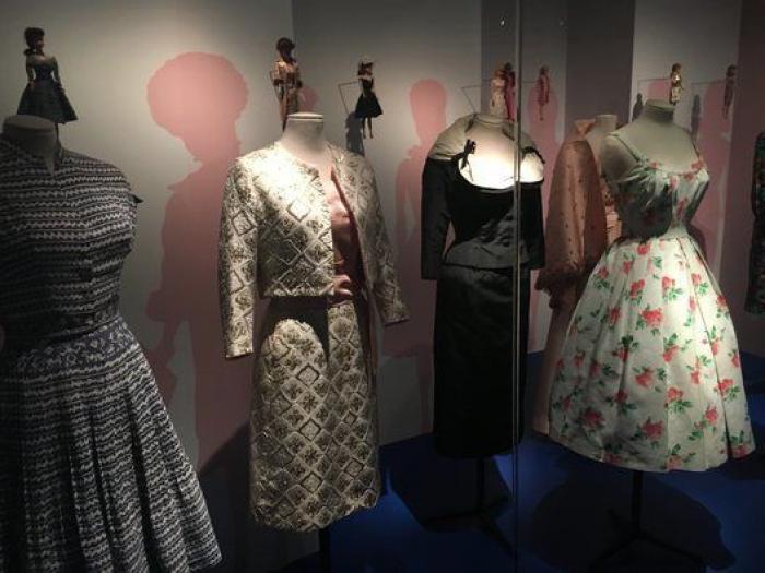 Barbie toma París: una retrospectiva de 700 muñecas inunda el Museo de Artes Decorativas