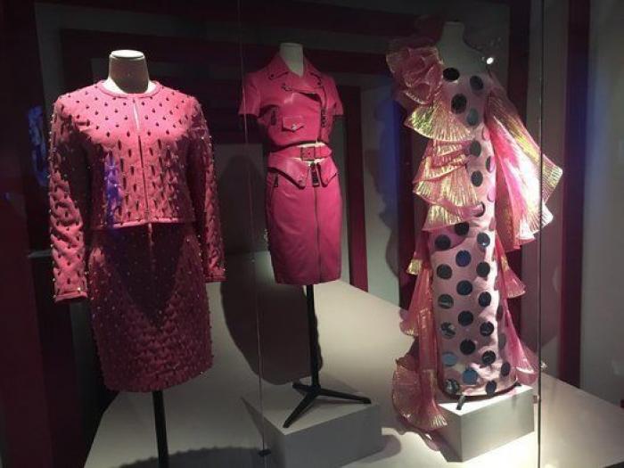 Barbie toma París: una retrospectiva de 700 muñecas inunda el Museo de Artes Decorativas