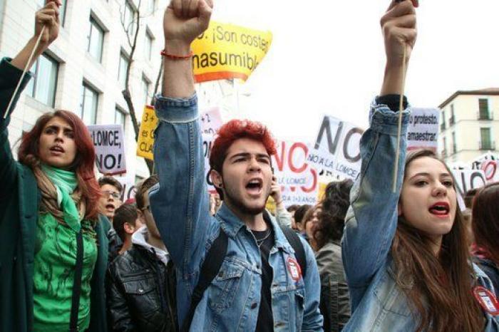 Miles de estudiantes se manifiestan en toda España contra la Lomce