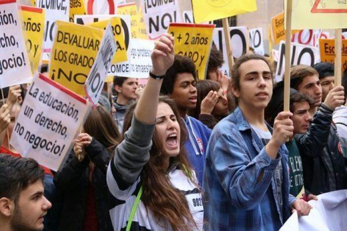 Miles de estudiantes se manifiestan en toda España contra la Lomce