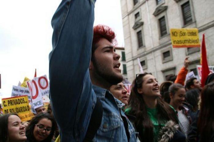 Miles de estudiantes se manifiestan en toda España contra la Lomce