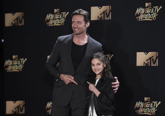 El encuentro entre Emma Watson y Millie Bobby Brown que enamoró a Hugh Jackman