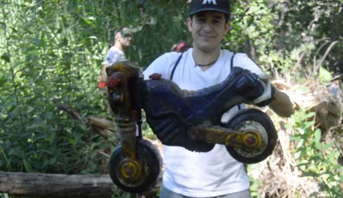 Los jóvenes de Equo fueron a limpiar el río en Madrid y lo que se encontraron fue dramático