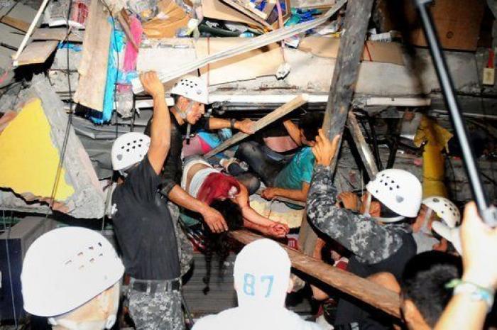 Ascienden a 350 los muertos por el terremoto en Ecuador