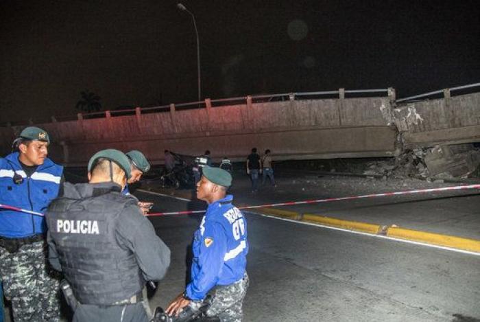 Ascienden a 350 los muertos por el terremoto en Ecuador