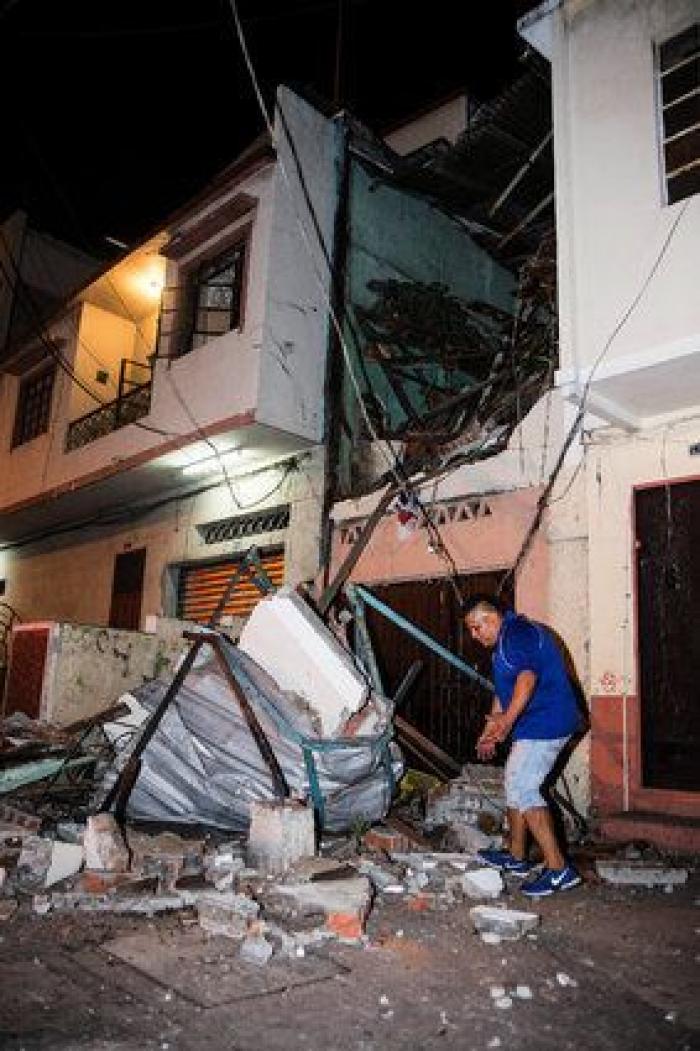 Ascienden a 350 los muertos por el terremoto en Ecuador