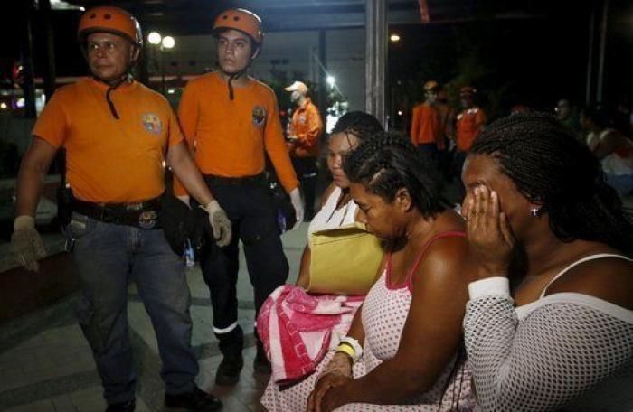 Ascienden a 350 los muertos por el terremoto en Ecuador