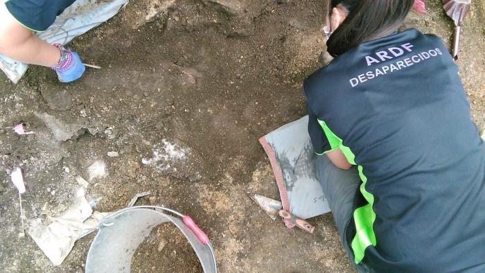 Aranga, el ejemplo de cómo se abren las fosas del franquismo sin ayudas y a puro tesón