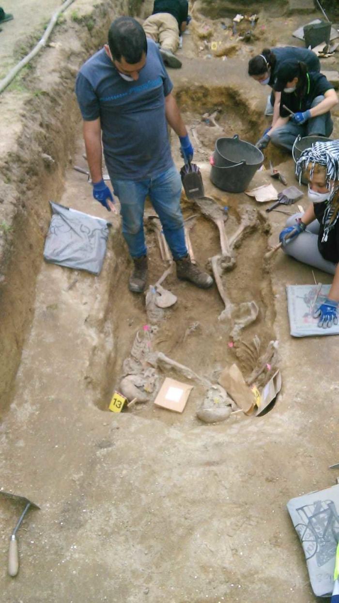 Aranga, el ejemplo de cómo se abren las fosas del franquismo sin ayudas y a puro tesón