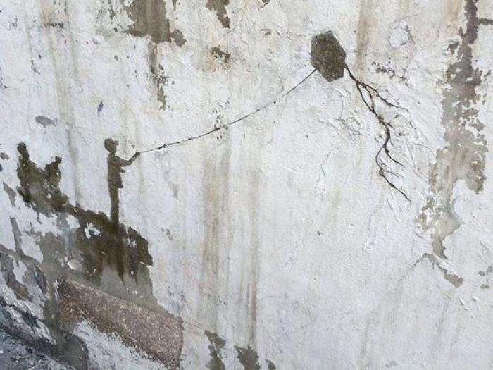 El artista urbano Pejac visita un campo de refugiados en Jordania (FOTOS)