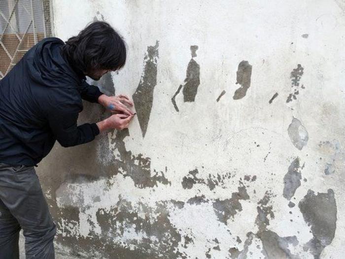 El artista urbano Pejac visita un campo de refugiados en Jordania (FOTOS)