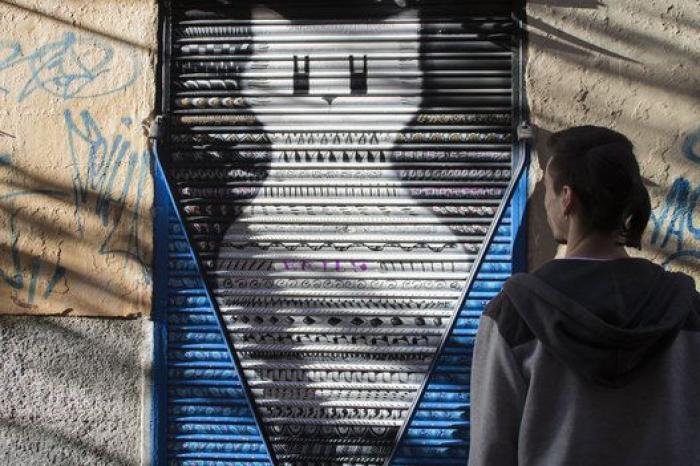 Malasaña pinta sus cierres con arte urbano... y se destrozan 24 horas después