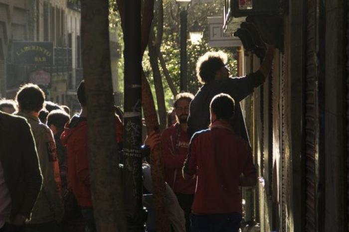 Malasaña pinta sus cierres con arte urbano... y se destrozan 24 horas después