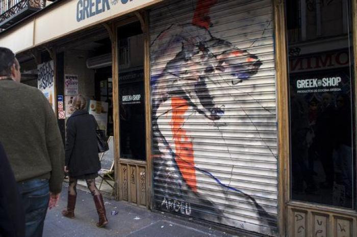 Malasaña pinta sus cierres con arte urbano... y se destrozan 24 horas después