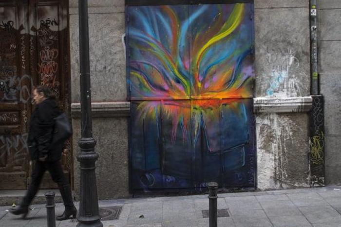 Malasaña pinta sus cierres con arte urbano... y se destrozan 24 horas después