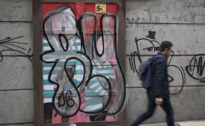 Malasaña pinta sus cierres con arte urbano... y se destrozan 24 horas después