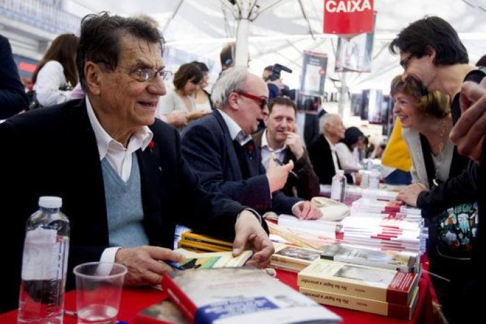 Actores, deportistas y políticos conviven con los escritores en Sant Jordi