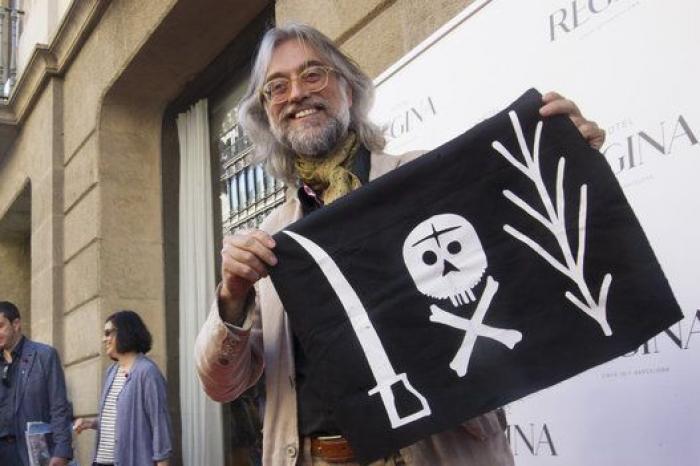 Actores, deportistas y políticos conviven con los escritores en Sant Jordi