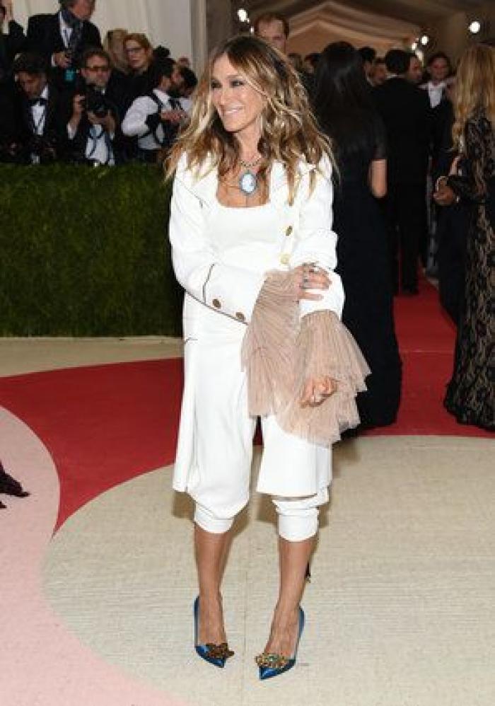 Un bloguero recrea en su casa los 'looks' más destacados de la gala Met 2016